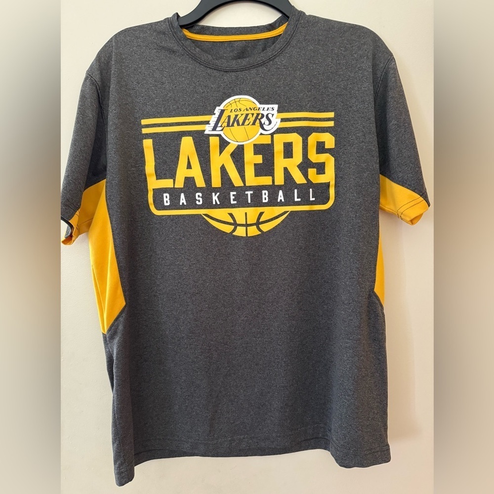 NBA LAKERS Men’s Vintage Graphic Short Sleeve Shirt.Believe It’s A Medium